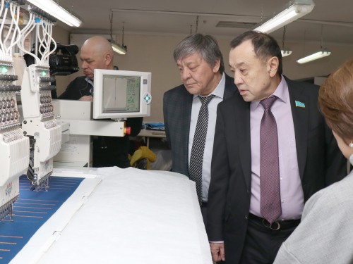 СЕНАТОРЛАР ШЫМКЕНТТІК КӘСІПКЕРЛЕРІМЕН КЕЗДЕСТІ