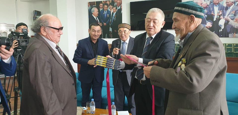 ТҰЙҒЫНБЕК ӘЛЖІГІТТІҢ ЖАҢА КІТАБЫНЫҢ ТҰСАУЫ КЕСІЛДІ