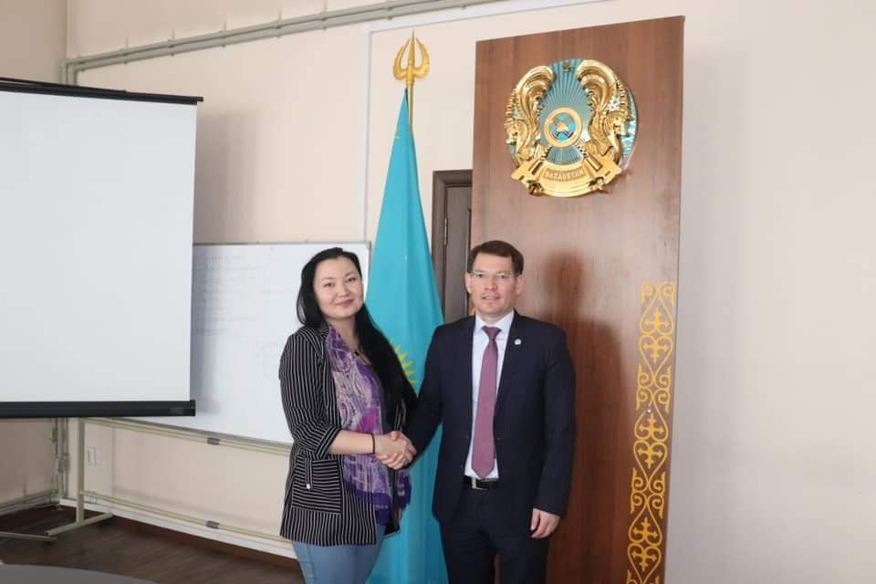 ШЫМКЕНТ: ӘКІМДІК ҒИМАРАТЫНДА «ВОЛОНТЕРЛАР КАБИНЕТІ» АШЫЛДЫ