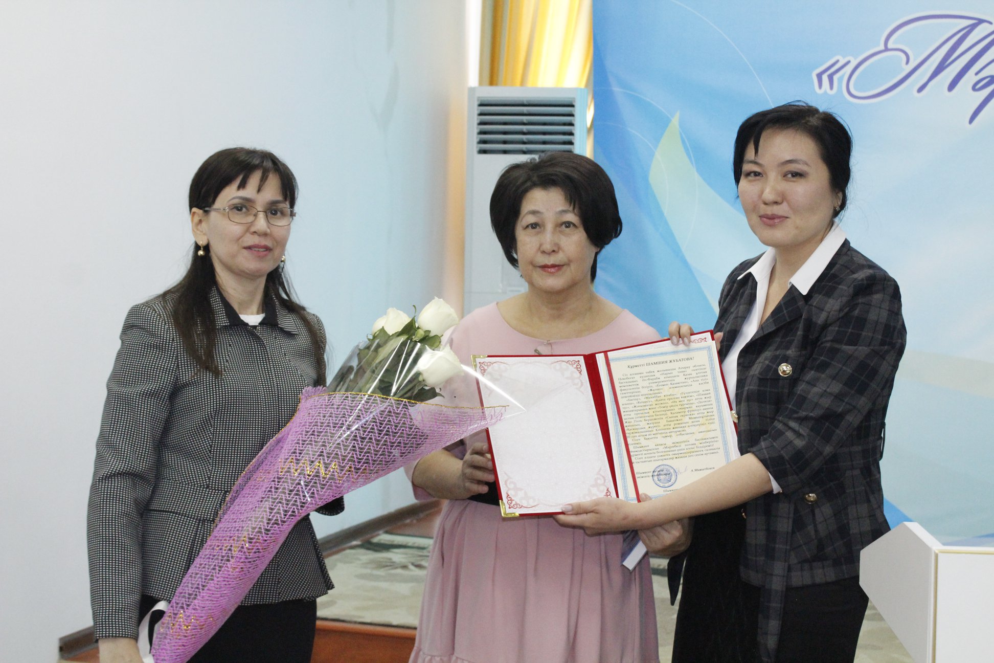 МӘРТЕБЕЛІ ПОЭЗИЯ МІНБЕРІНДЕ-ШАМШИЯ ЖҰБАТОВА