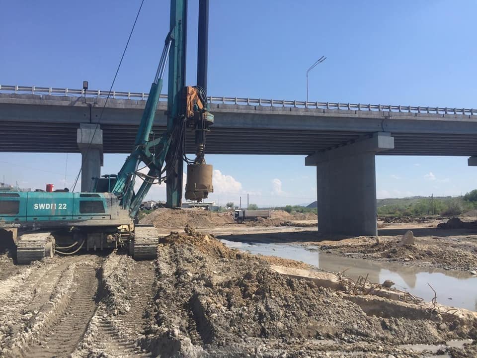 БАДАМ ӨЗЕНІНДЕГІ КӨПІРДІҢ ҚҰРЫЛЫСЫ ҚАРҚЫНДЫ ЖҮРГІЗІЛУДЕ