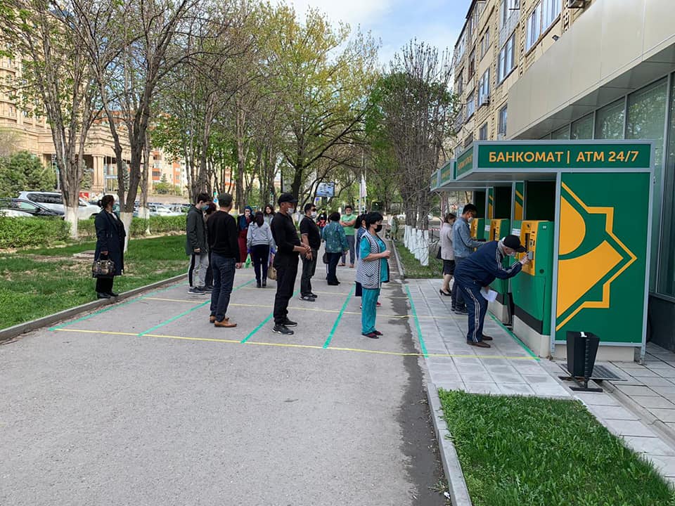 БАНКОМАТТАРДЫҢ ЖАНЫНА АРНАЙЫ АРАҚАШЫҚТЫҚ БЕЛГІЛЕРI ЖАСАЛДЫ