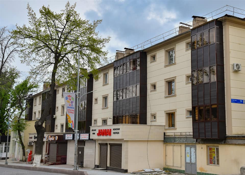 ШЫМКЕНТТЕ 41 КӨПҚАБАТТЫ ҮЙДІҢ СЫРТ КЕЛБЕТІ ЖАҢАРДЫ