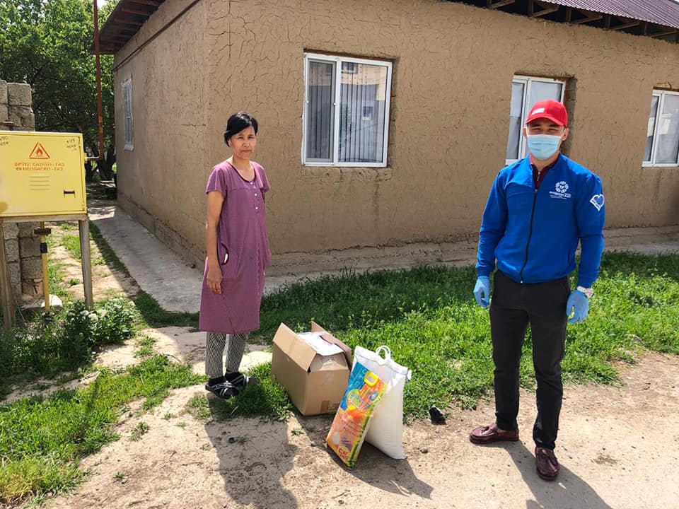 ШЫМКЕНТТЕ КӨМЕККЕ МҰҚТАЖ 400 ОТБАСЫҒА АЗЫҚ-ТҮЛІК ТАРАТЫЛДЫ
