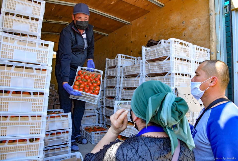ШЫМКЕНТТІК ШАРУАЛАР ӨЗ ӨНІМІН ДЕЛДАЛСЫЗ САУДАЛАУДА