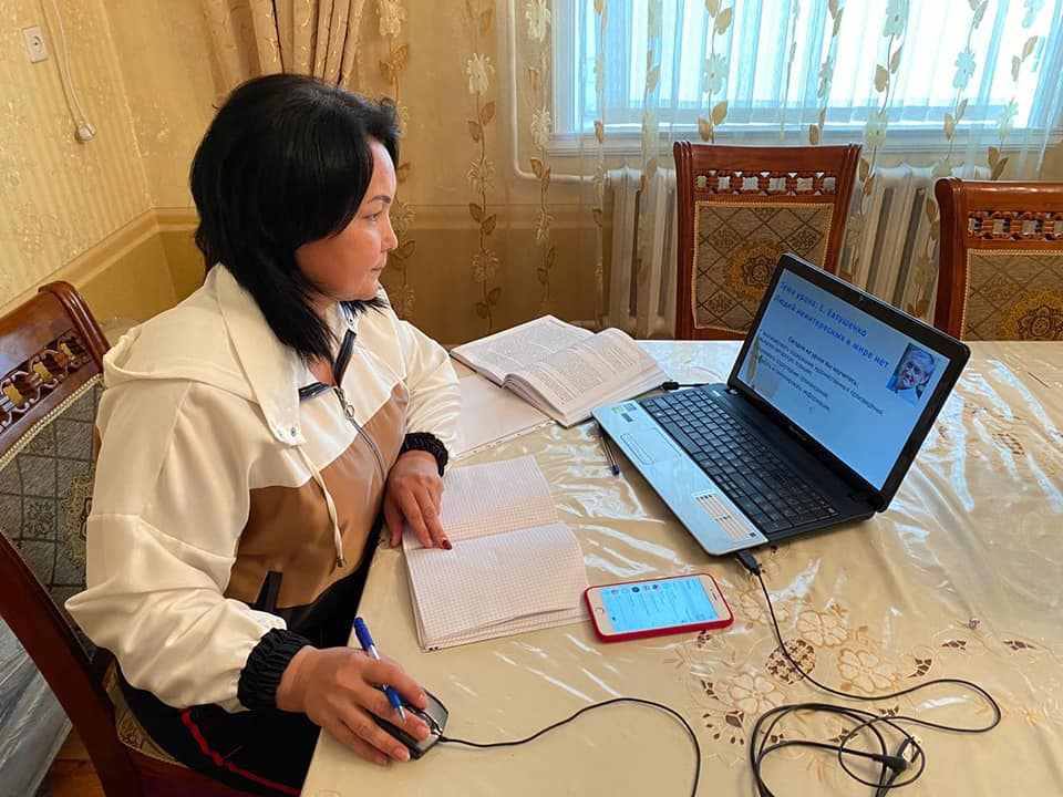 ШЫМКЕНТТІК ОҚУШЫЛАР ОНЛАЙН БІЛІМ АЛУДАН І ОРЫНДА