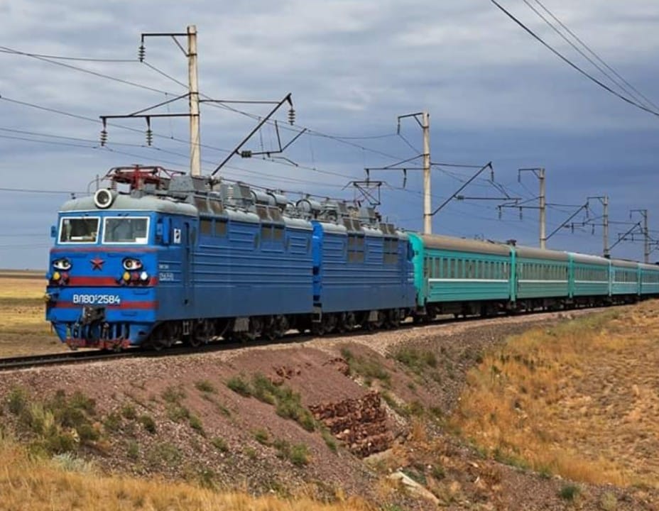 ҚАЗАҚСТАН ІШІНДЕ ҚАТЫНАЙТЫН ЖОЛАУШЫ ПОЙЫЗДАРЫ ТОЛЫҚ ТОҚТАДЫ