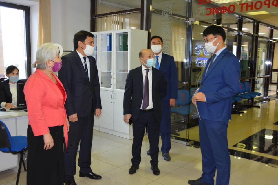 ШЫМКЕНТ: «АШЫҚ ӘКІМДІК» ЖОБАСЫНЫҢ ЖҰМЫСЫМЕН ТАНЫСТЫ