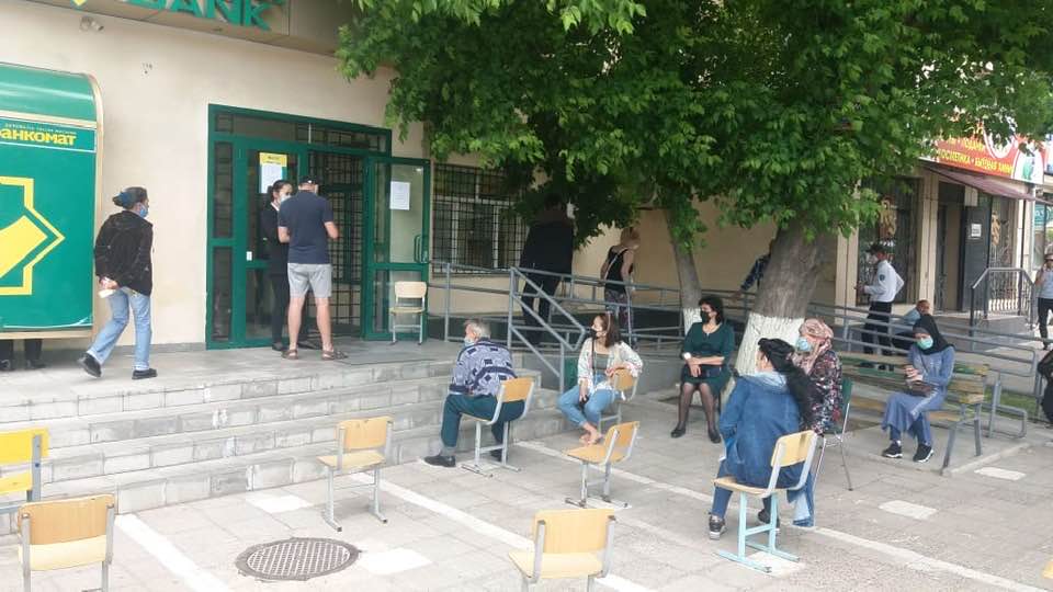 БАНК БӨЛІМШЕЛЕРІНДЕ САҚТЫҚ ШАРАЛАРЫ ҚАТАҢ САҚТАЛУДА