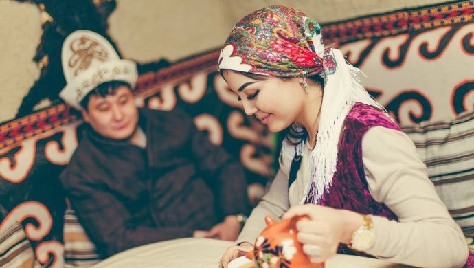 ҚАЗАҚ КЕЛІНІ ҚАЙЫН ЖҰРТЫНЫҢ ЕСІМІН НЕГЕ АТАМАҒАН?