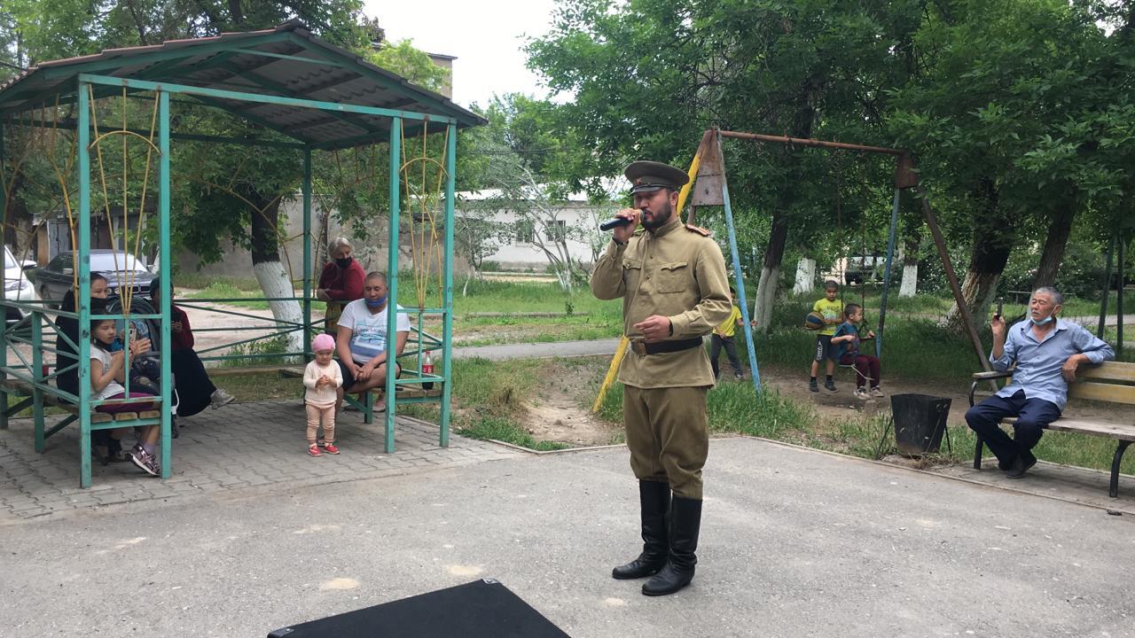 ӨНЕРПАЗДАР АРДАГЕРЛЕРГЕ МЕРЕКЕЛІК ТОСЫНСЫЙ ЖАСАДЫ