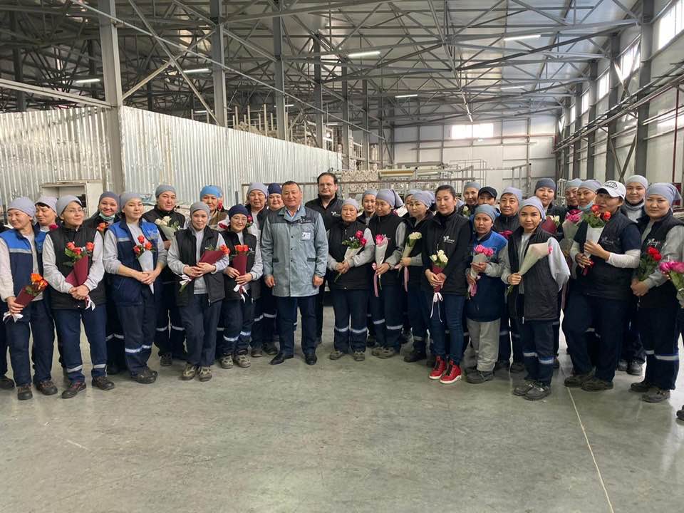 МАҚТААРАЛҒА 6 МЛН ТЕҢГЕНІҢ КІЛЕМІ ЖЕТКІЗІЛДІ