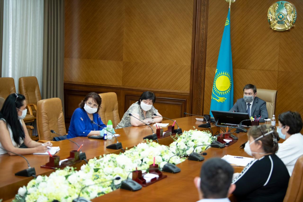 МҰРАТ ӘЙТЕНОВ ФАРМ КОМПАНИЯ БАСШЫЛАРЫМЕН КЕЗДЕСТІ