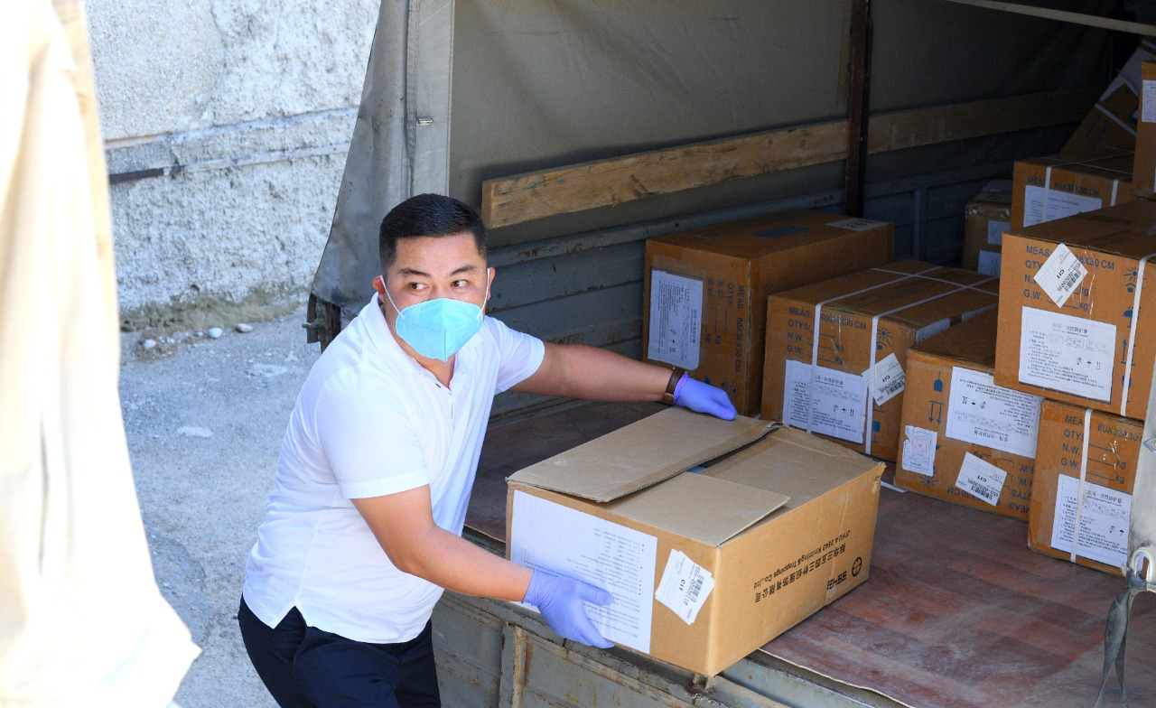 ШЫМКЕНТ: МҰНАЙ ӨҢДЕУ ЗАУЫТЫ  ГУМАНИТАРЛЫҚ КӨМЕК КӨРСЕТТІ