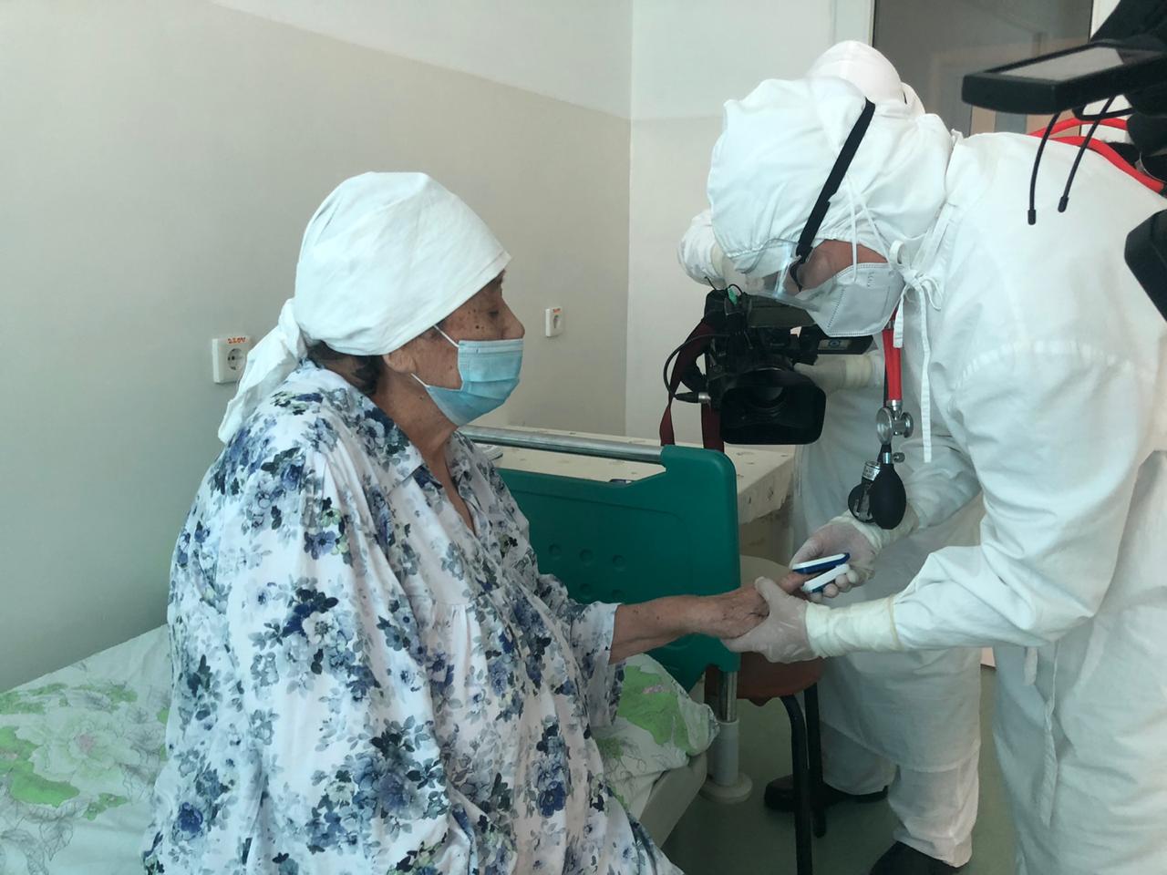 90 ЖАСТАҒЫ ӘЖЕЙ ПНЕВМОНИЯДАН ЖАЗЫЛЫП ШЫҚТЫ