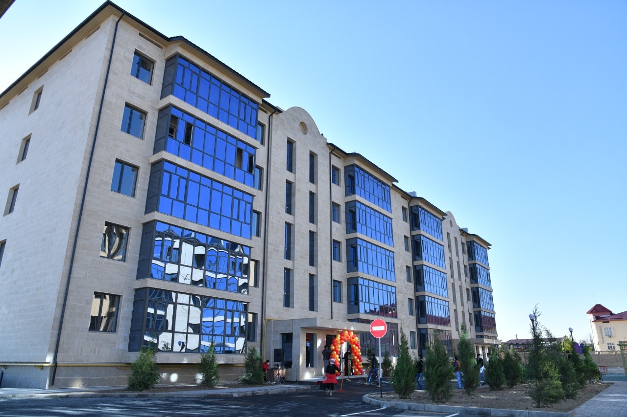 КОНСТИТУЦИЯ КҮНІ ҚАРСАҢЫНДА ТҰРҒЫН ҮЙ КЕШЕНІ ПАЙДАЛАНУҒА БЕРІЛДІ