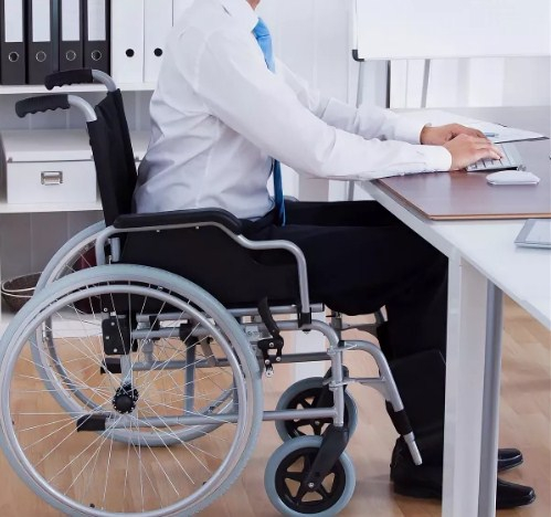 ШЫМКЕНТТЕ 600-ГЕ ЖУЫҚ МҮМКІНДІГІ ШЕКТЕУЛІ АЗАМАТ ЖҰМЫСҚА ОРНАЛАСҚАН