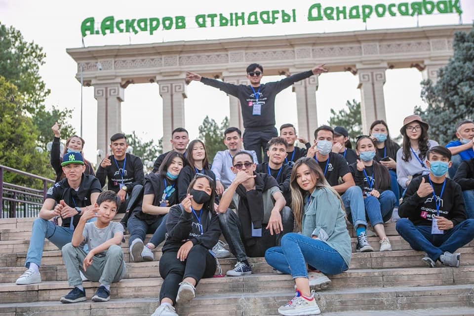 ШЕТЕЛДІК ҚАЗАҚ ЖАСТАРЫ ШЫМКЕНТТІҢ ТУРИСТІК НЫСАНДАРЫН АРАЛАДЫ