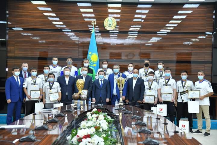 ШЫМКЕНТ: ҚАЛА ӘКІМІ ЧЕМПИОНДАРДЫ МАРАПАТТАДЫ