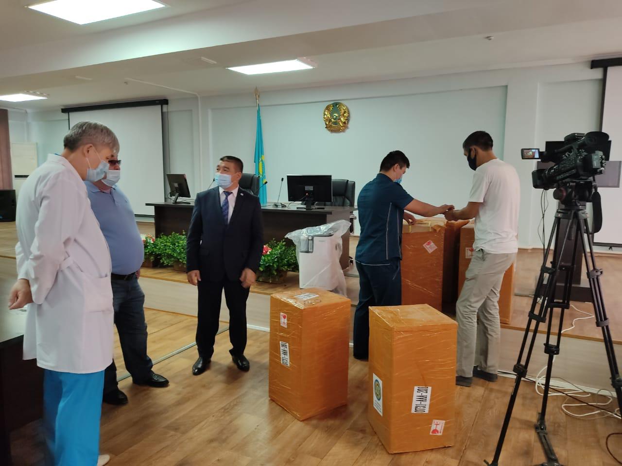 КӘСІПКЕР 10 ДАНА ӨКПЕНІ ЖАСАНДЫ ЖЕЛДЕТУ АППАРАТЫН СЫЙҒА ТАРТТЫ