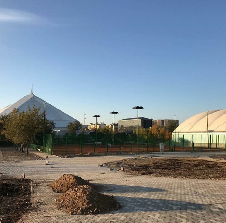 ТЕННИС КОРТЫНЫҢ ҚҰРЫЛЫСЫ АЯҚТАЛУҒА ЖАҚЫН