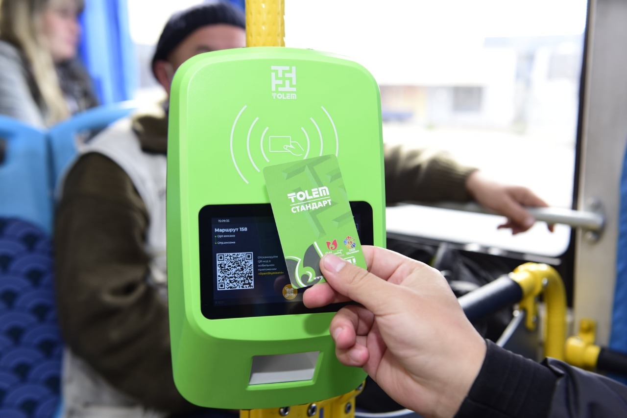 ШЫМКЕНТТЕ ҚОҒАМДЫҚ КӨЛІКТЕР ЭЛЕКТРОНДЫ ТӨЛЕМ ЖҮЙЕСІНЕ КӨШТІ