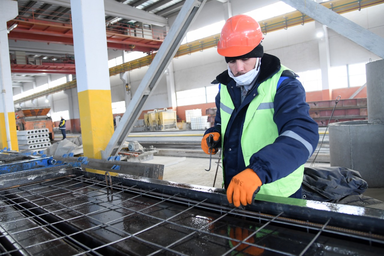 ҚАЛА ӘКІМІ ІРІ ТЕМІР-БЕТОН БҰЙЫМДАРЫН ӨНДІРЕТІН КӘСІПОРЫННЫҢ ЖАҒДАЙЫМЕН ТАНЫСТЫ