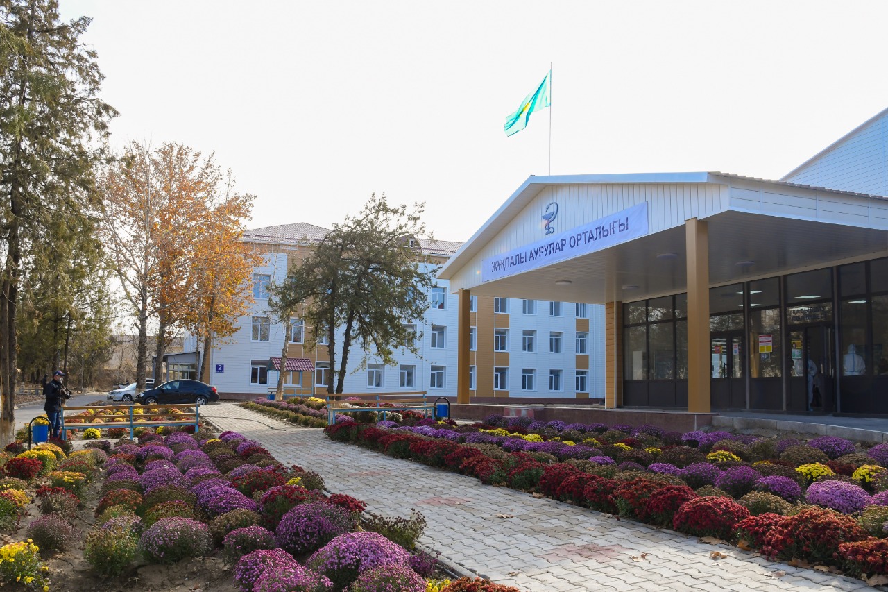 № 2 ҚАЛАЛЫҚ АУРУХАНАНЫҢ БАС ҒИМАРАТЫНДА ҚҰРЫЛЫС ЖҰМЫСТАРЫ АЯҚТАЛУДА