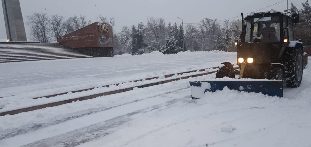 ҚАЛА КӨШЕЛЕРІН ҚАРДАН ТАЗАЛАУ ЖҰМЫСТАРЫ