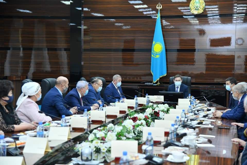 ШЫМКЕНТ ҚАЛАСЫНЫҢ ӘКІМІ АРДАГЕРЛЕРМЕН КЕЗДЕСТІ