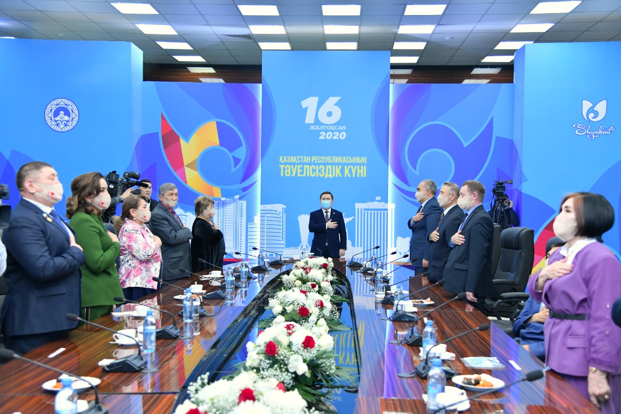 ШЫМКЕНТТЕ ТӘУЕЛСІЗДІК КҮНІНІҢ ҚАРСАҢЫНДА 46 АЗАМАТ МЕМЛЕКЕТТІК НАГРАДАМЕН МАРАПАТТАЛДЫ