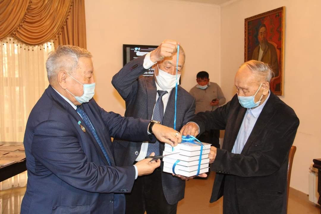 ШЫМКЕНТТЕ «АДАМГЕРШІЛІК ІЛІМІ ЖӘНЕ ХАКІМ АБАЙ» КІТАБЫНЫҢ ТҰСАУКЕСЕРІ ӨТТІ