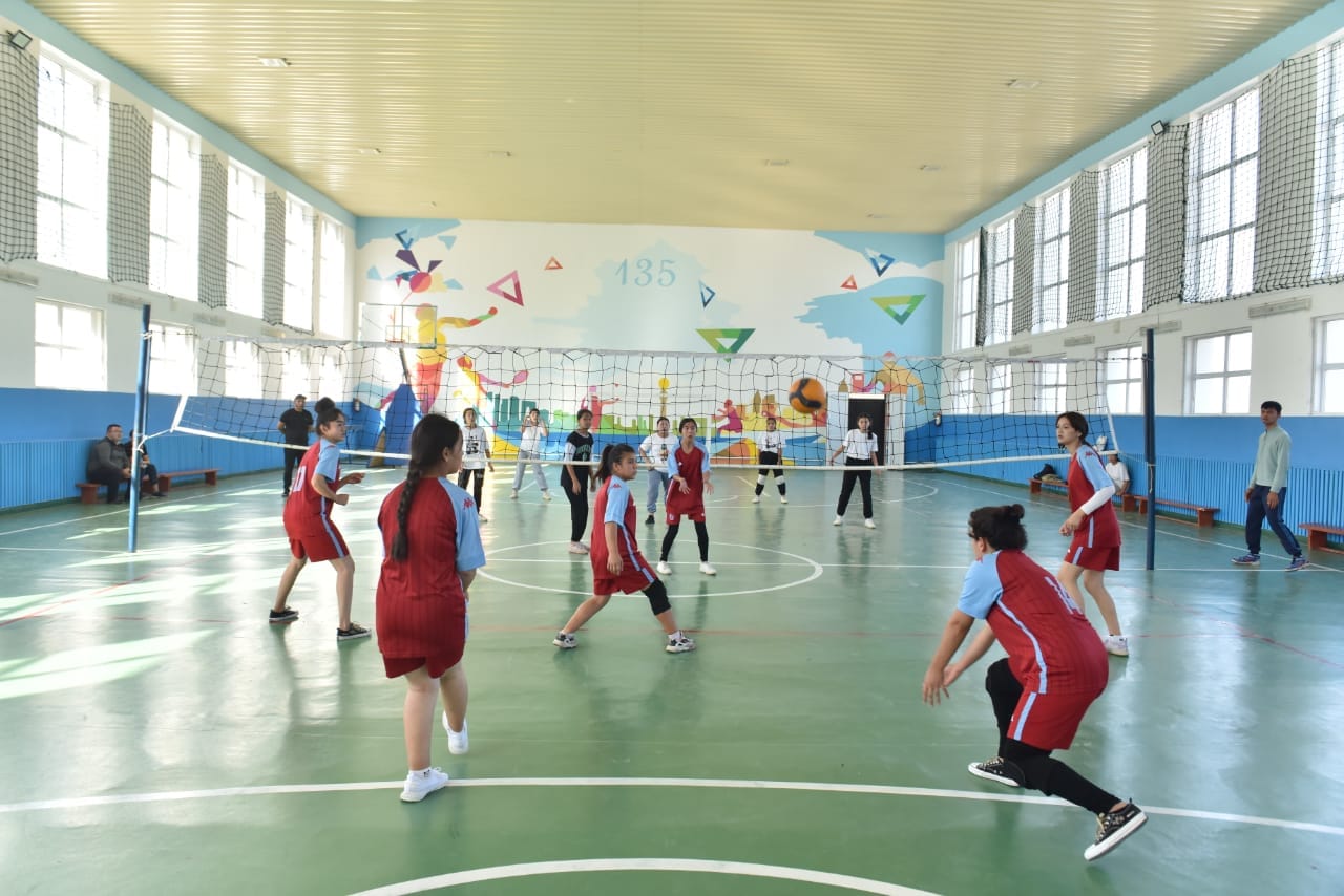 ҚЫЗДАР АРАСЫНДАҒЫ ВОЛЕЙБОЛДАН №108 МЕКТЕП КОМАНДАСЫ ЖЕҢІС ТҰҒЫРЫНА ШЫҚТЫ