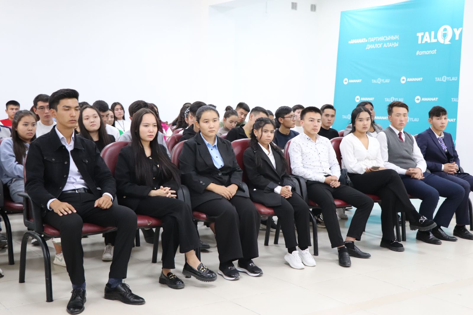 «РУХТАСТАР CASES» ДИАЛОГ АЛАҢЫНДА СТУДЕНТТЕРМЕН КЕЗДЕСУ ӨТТІ