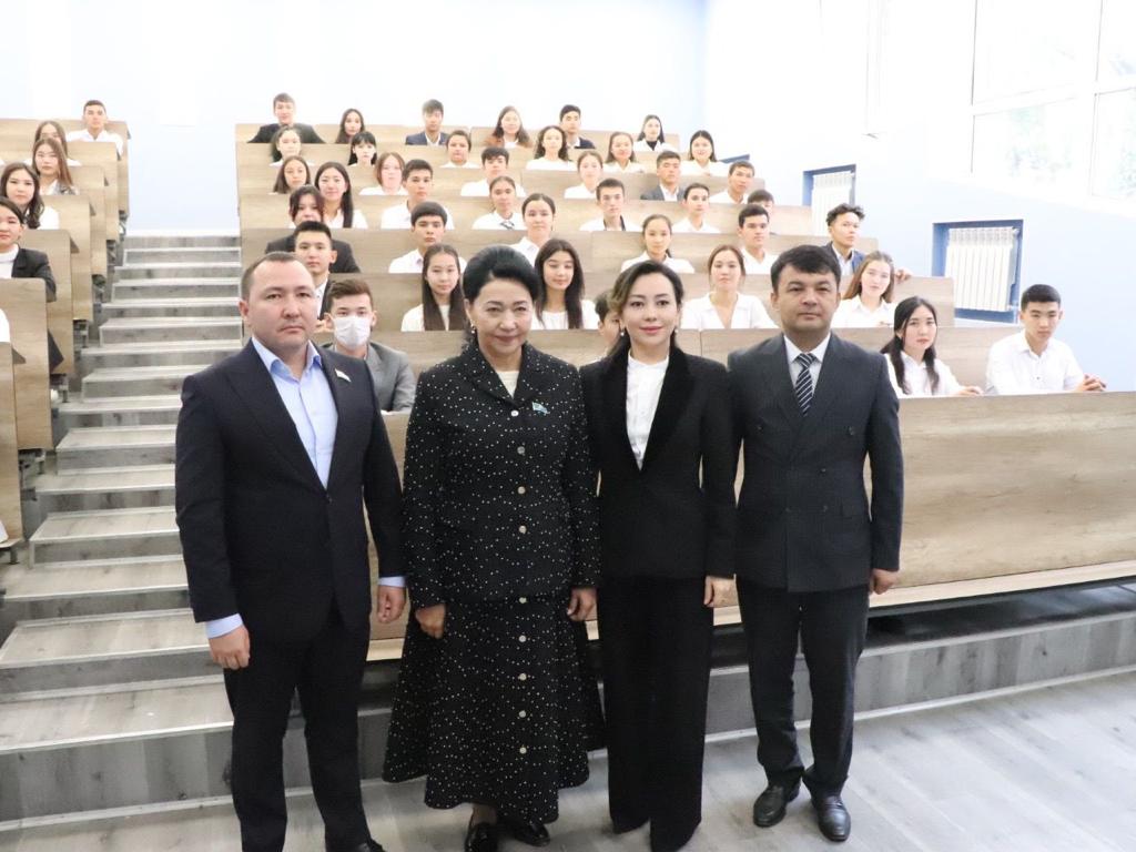 ЖАСТАРҒА ЖОЛДАУ ЖҮКТЕГЕН МІНДЕТТЕР ТҮСІНДІРІЛДІ