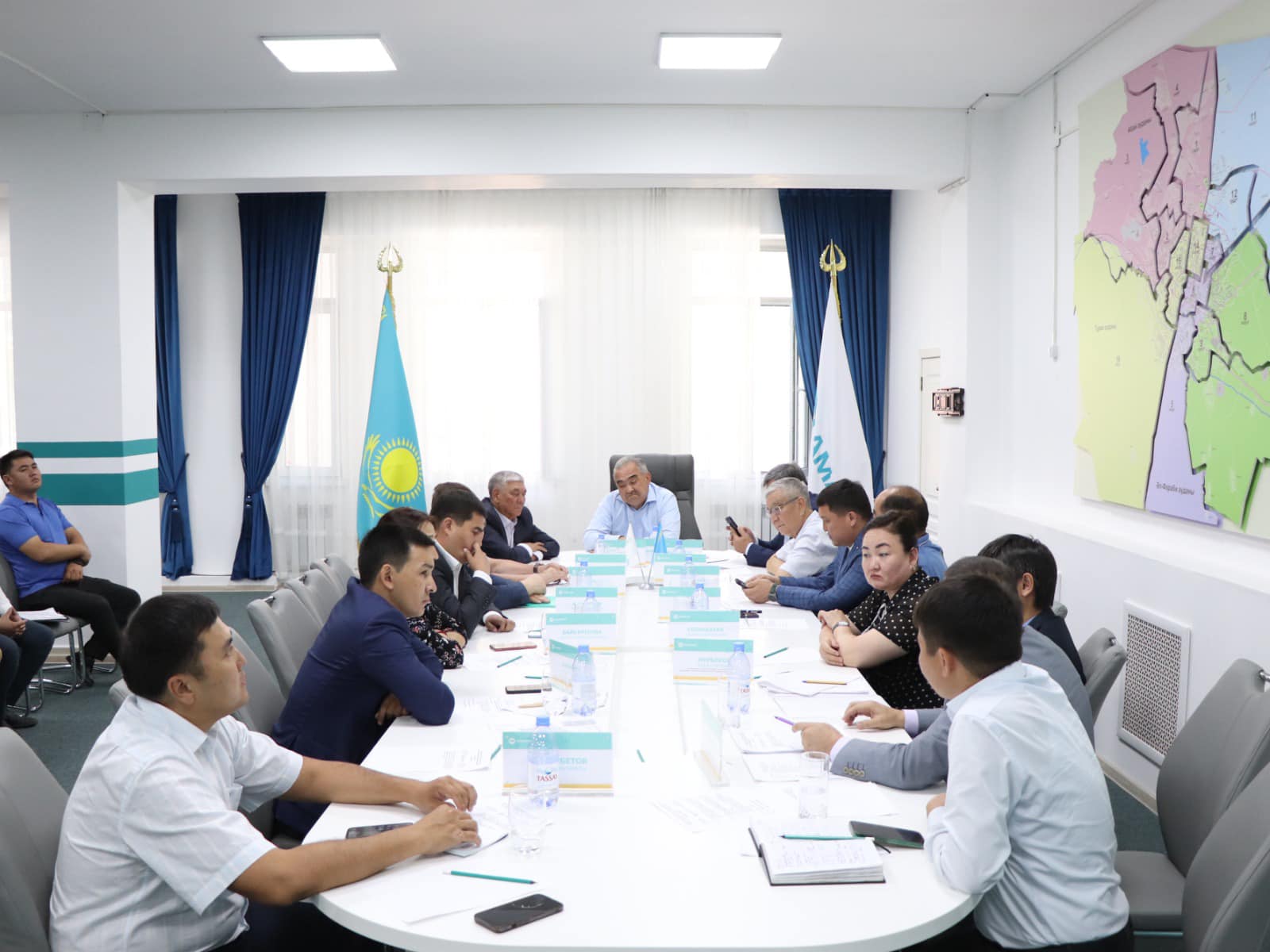 ШЫМКЕНТТІКТЕР ТАЗА АУЫЗ СУ,  САПАЛЫ ЖАРЫҚ, КӨГІЛДІР ОТЫНМЕН ҚАМТЫЛАДЫ