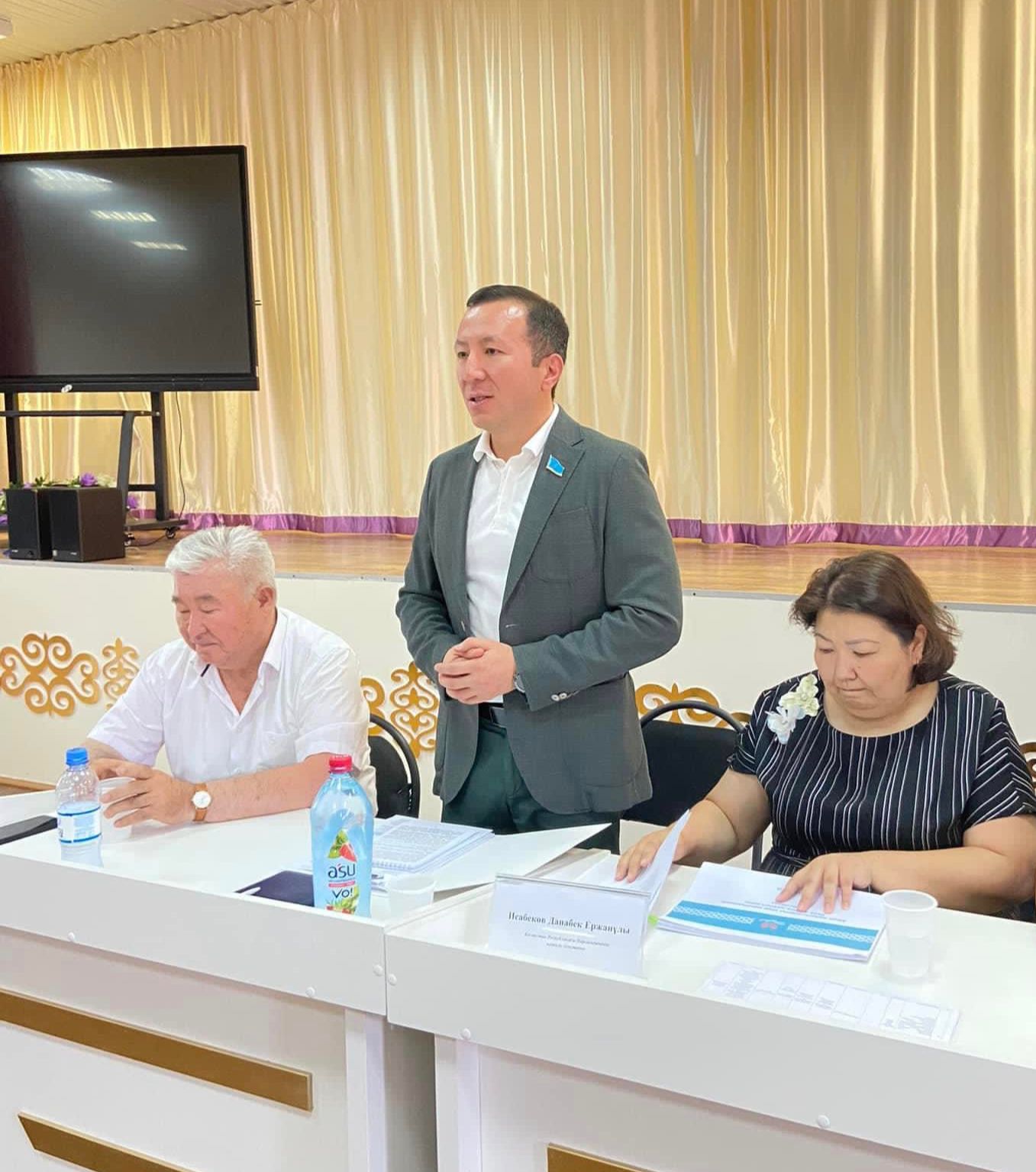 МӘЖІЛІС ДЕПУТАТЫ — ШЫМКЕНТТЕ