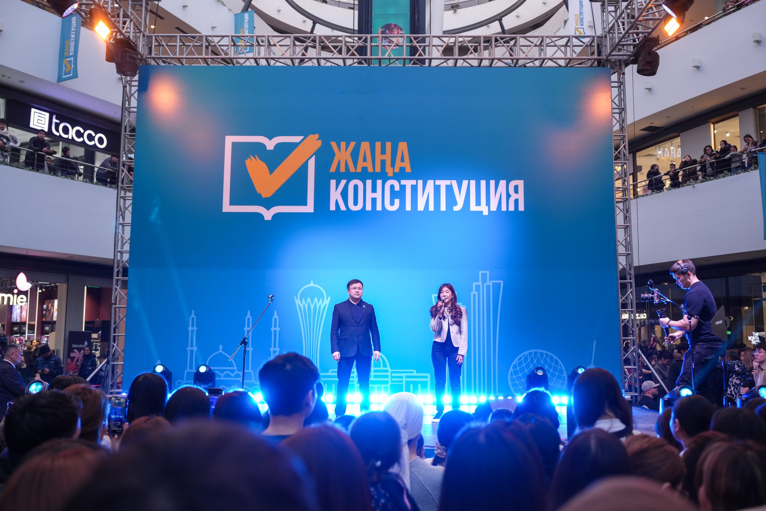 Астанада референдумды қолдауға бағытталған жастар концертіне 10 мыңнан астам адам қатысты