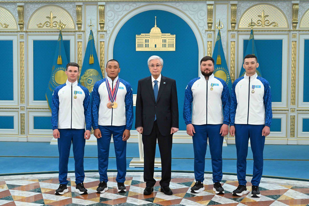 Мемлекет басшысы ХIV Қысқы Паралимпиада ойындарындағы (Италия) жоғары спорттық жетістіктері үшін Ербол Хамитовты III дәрежелі «Барыс» орденімен марапаттады