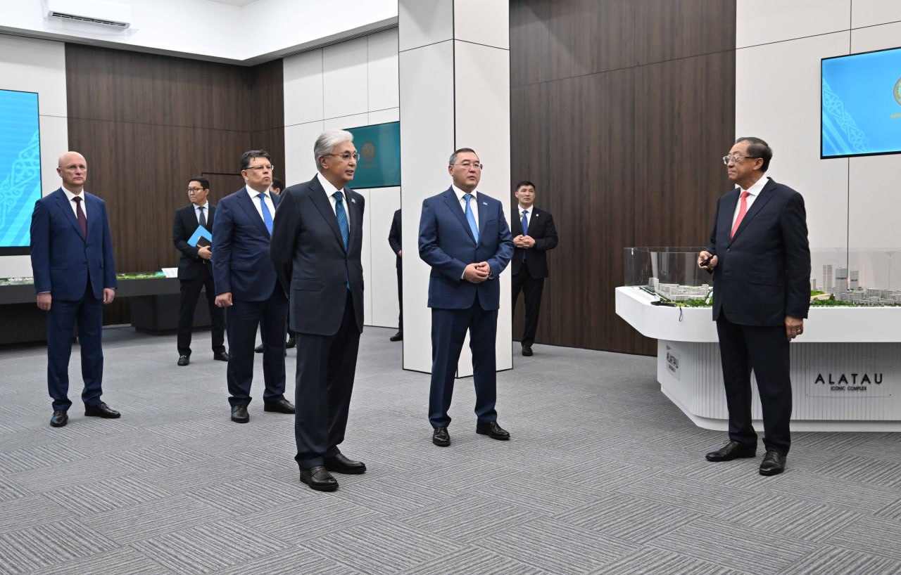 Мемлекет басшысы Алатау қаласының даму барысымен танысты