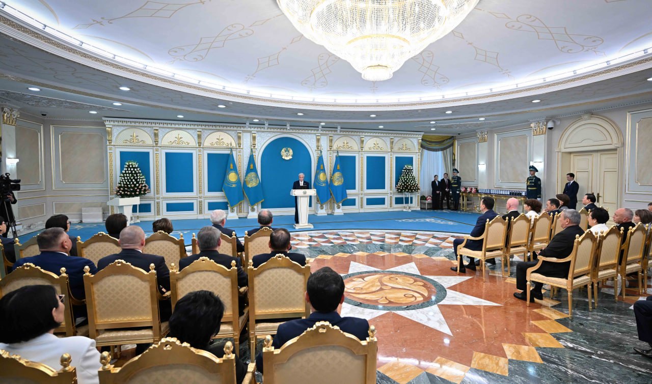 Президент медицина саласындағы жетістіктерді атап өтіп, бір топ дәрігерді мемлекеттік наградалармен марапаттады