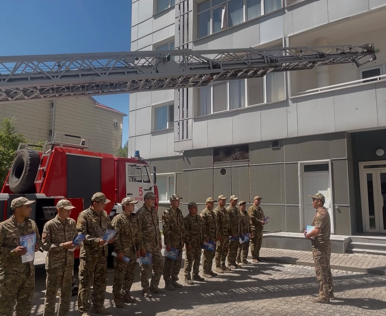 Шымкентте балалар терезеден құлап кетпеуі үшін алдын алу шарасы өтті